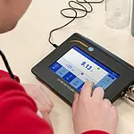 Wateranalyse meter in gebruik