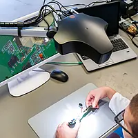 Microscoop PCE-OVM 3D in gebruik