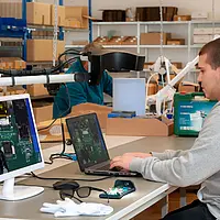 Microscoop PCE-OVM 3D in gebruik
