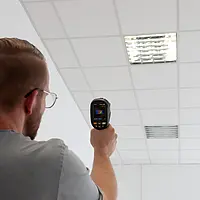 Infrared Thermometer PCE-TC 30N measurement of a suspended ceiling