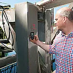 Material Coating Thickness Meter PCE-CT 65 in Use