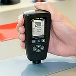 Material Thickness Meter PCE-CT 5000H in use