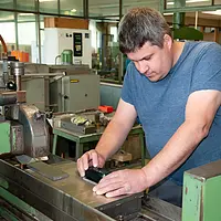 Surface Testing - Roughness Tester PCE-RT 2200 application