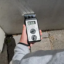 Detector de humedad de madera - Imagen de uso