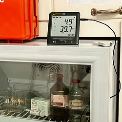 Registrador de datos instalado sobre una cámara frigorífica