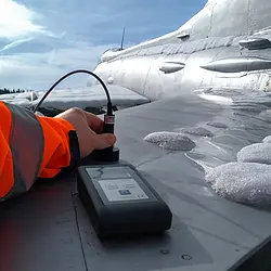 Medidor de espesor - Aplicación en un avión