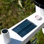 Medidor de temperatura con panel solar para el módulo exterior