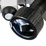 Microscopio con lente