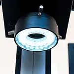 Microscopio con iluminación LED