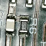 Microscopio USB revisando una placa