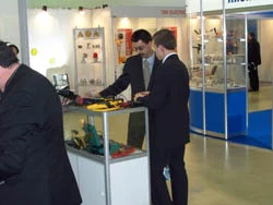 Setor de equipamentos de pesagem: David Peters assessorando a um cliente