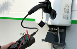 Tester une borne de recharge e-wallbox avec le contrôleur de point de recharge EVSE