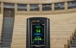 Détecteur de formaldéhyde dans une salle de conférences.