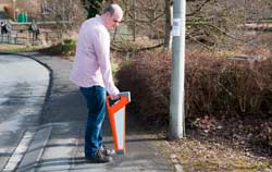 Détecteur de câbles en utilisation