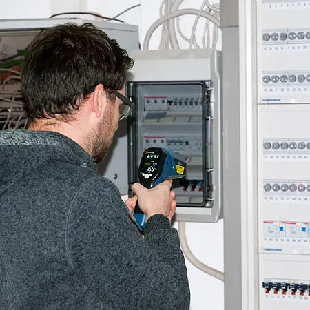 Pyromètre PCE-895-ICA avec certificat d'étalonnage ISO