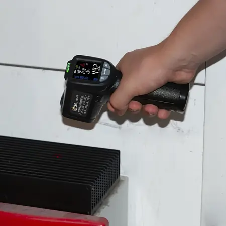 Thermomètre infrarouge Image d'utilisation