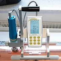 Banc d'essai pour appareil d'essai de matériaux