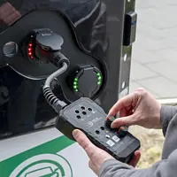 Testeur pour bornes de charge de véhicules électriques Image d'utilisation