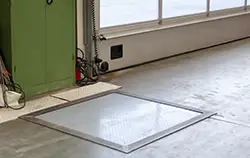 Floor scale in an industrial hall during installation.
