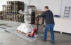 Platform scales application at the warehouse pallet weighing.
