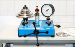 Calibration laboratory for handheld pressure meter.