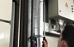 Exemplo de uso do anemômetro PCE-HWA 30.