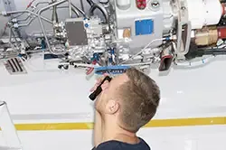 Utilisation d’une caméra endoscopique rigide dans un avion
