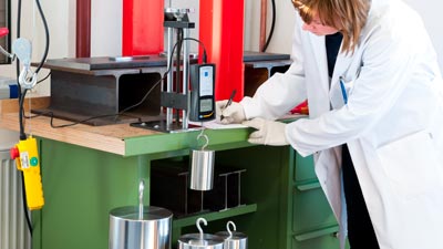 Un étalonnage DAkkS dans le laboratoire d'étalonnage de PCE Instruments