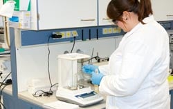 Uso della bilancia analitica