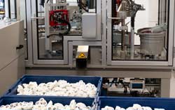 Microscope d'inspection utilisé pour contrôler la production.