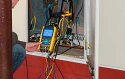 Analizador de calidad de energía en planta eléctrica