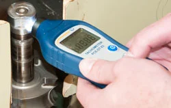 Medición óptica con ume medidor de revoluciones.