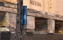 Registrador de dados de temperatura em um controle em um armazém.