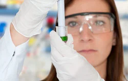 Medidor de pH PCE-PH 28L durante a calibração ISO.