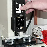 Equipamento de teste para materiais plásticos - Imagem de uso