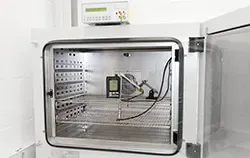 Kalibrasyon Laboratuvarında bir Higrometre.