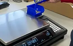 PCE-DPS 25 Masaüstü Terazi, ayrı bir tartım platformuna sahiptir.