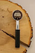 Wood Moisture Meter PCE-WMH-3 on Log